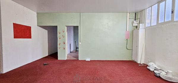 Immeuble avec appartement de 147 m² et local polyvalent de 180 m² à Sarlat