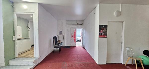 Immeuble avec appartement de 147 m² et local polyvalent de 180 m² à Sarlat