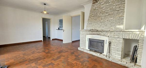 Immeuble avec appartement de 147 m² et local polyvalent de 180 m² à Sarlat