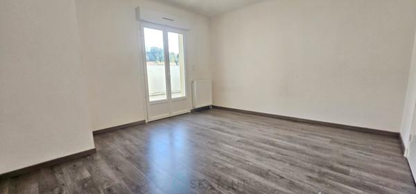 Immeuble avec appartement de 147 m² et local polyvalent de 180 m² à Sarlat