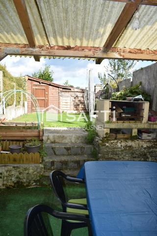 MAISON de VILLAGE 96 m2 sur un terrain de 203 m2 environ - 4 PIECES 3 CHAMBRES - COUR ET JARDIN - EQUEURDREVILLE HAINEVILLE