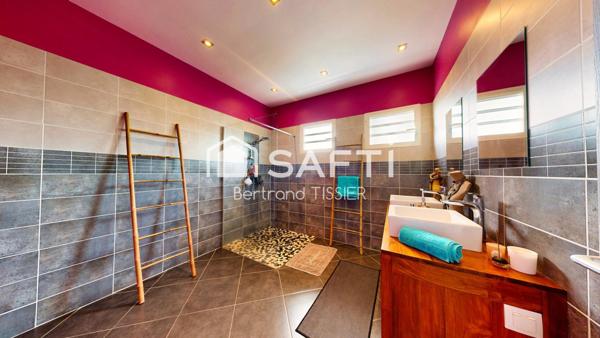 Villa haut de gamme, quatres chambres, dépendance