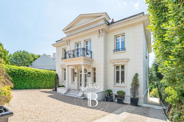 Saint-Germain-en-Laye, Maison 5 Chambres -  379 m² à vendre