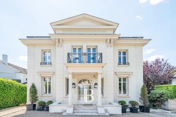 Saint-Germain-en-Laye, Maison 5 Chambres -  379 m² à vendre