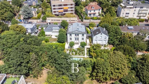 Saint-Germain-en-Laye, Maison 5 Chambres -  379 m² à vendre