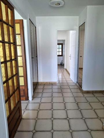 Maison rénovée avec dépendance, garage et grand terrain divisible ? plein centre de Saint-André-de-Cubzac (33240)