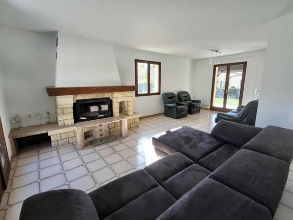 Maison rénovée avec dépendance, garage et grand terrain divisible ? plein centre de Saint-André-de-Cubzac (33240)