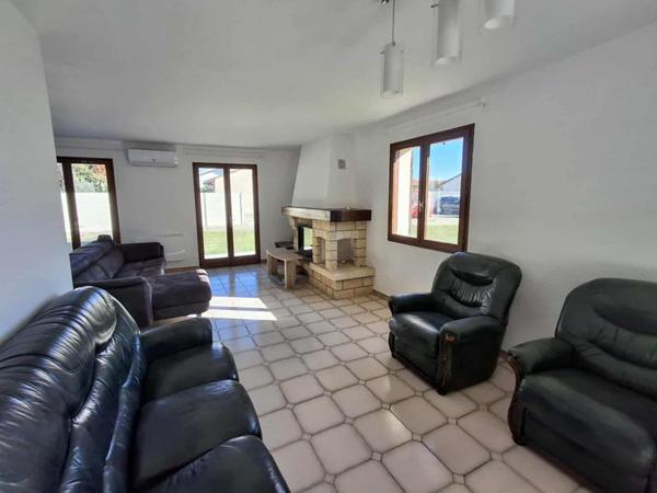 Maison rénovée avec dépendance, garage et grand terrain divisible ? plein centre de Saint-André-de-Cubzac (33240)