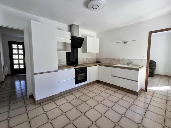 Maison rénovée avec dépendance, garage et grand terrain divisible ? plein centre de Saint-André-de-Cubzac (33240)