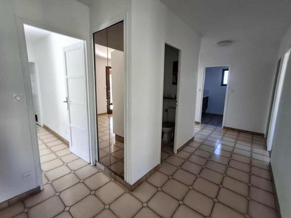 Maison rénovée avec dépendance, garage et grand terrain divisible ? plein centre de Saint-André-de-Cubzac (33240)