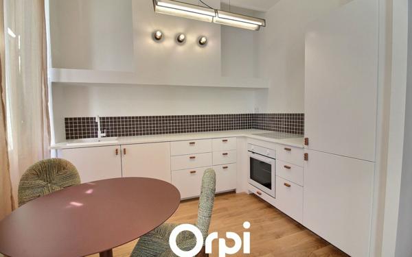 Appartement à vendre    2 pièces •  Marseille 7