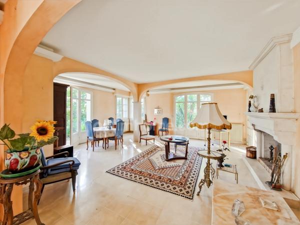 🏡 Maison d’architecte 250 m² – 4 chambres – Vue Pyrénées – Terrain de +3 hectares –BOSDARROS (64)