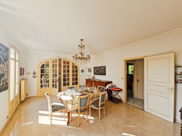 🏡 Maison d’architecte 250 m² – 4 chambres – Vue Pyrénées – Terrain de +3 hectares –BOSDARROS (64)