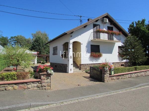 Maison avec dépendances, sur environ 16 ares