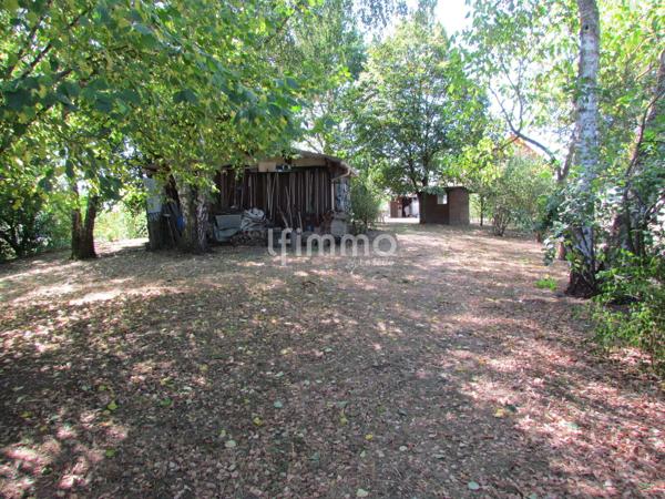 Maison avec dépendances, sur environ 16 ares