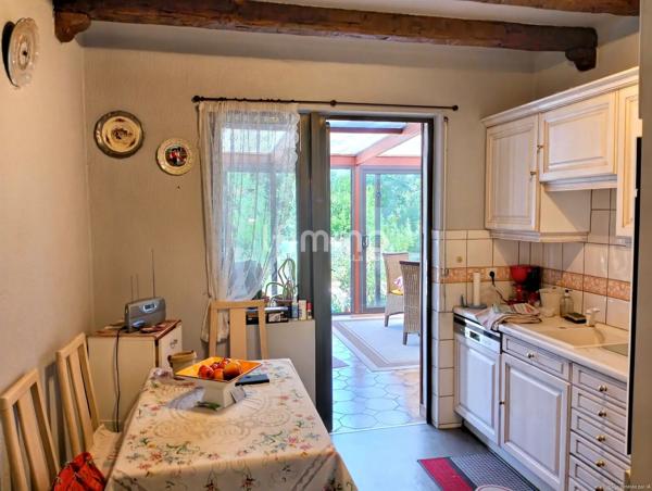 Maison avec dépendances, sur environ 16 ares