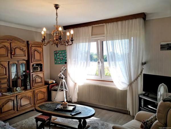 Maison avec dépendances, sur environ 16 ares