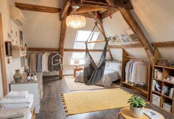 NOUVEAU EN EXCLUSIVITE !!! Sur la commune de LA TRETOIRE (A 2 min de Rebais), venez découvrir cette grande maison familiale de 207m2 située dans un secteur très calme. Ecoles et transports scolaire accessibles à pied. Commerces à Rebais (2km).

Au rez-de-chaussée : une entrée, une chaleureuse pièce de vie de 35m2 avec poêle à bois, une cuisine aménagée et équipée, un wc séparé, un accès sous-sol et une chambre de 19,5m2.
Au 1er étage : un palier dessert une salle de bain ainsi que 4 belles chambres dont 2 avec wc privatif (17,5/15,8/17/17,5m2).
Au 2ème étage : un palier, une salle d’eau récente avec wc sanibroyeur ainsi que 2 vastes chambres de 17,5 et 20m2.

Sous la maison, vous trouverez un sous-sol total d’environ 70m2 (avec une hauteur sous plafond d’environ 1,80m). Cet endroit est composé de plusieurs pièces pouvant faire office de stockage ou de caves avec un accès jardin.
A l’extérieur : un garage pouvant accueillir un véhicule, un chalet aménagé de 27m2 (au fond du jardin) avec électricité, une petite terrasse abritée, une petite dépendance pour du stockage et un espace sauna abrité.

Le tout est édifié sur un agréable terrain arboré et entièrement clôturé de 1 479m2 avec portail manuel et espace de stationnement pour 4 véhicules. Aucun vis-à-vis. Secteur calme.
Chauffage : pompe à chaleur AIR/AIR et poêle à bois. Ouvrants en double vitrage bois, fosse septique, fibre.
IDEAL POUR UNE FAMILLE ! BEAUX VOLUMES ! NE TARDEZ PAS A VENIR VISITER !