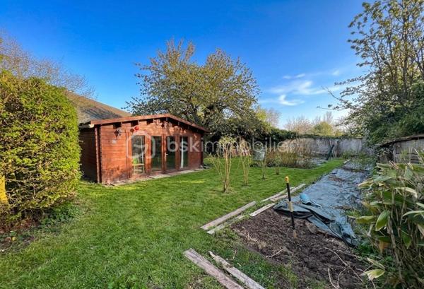 NOUVEAU EN EXCLUSIVITE !!! Sur la commune de LA TRETOIRE (A 2 min de Rebais), venez découvrir cette grande maison familiale de 207m2 située dans un secteur très calme. Ecoles et transports scolaire accessibles à pied. Commerces à Rebais (2km).

Au rez-de-chaussée : une entrée, une chaleureuse pièce de vie de 35m2 avec poêle à bois, une cuisine aménagée et équipée, un wc séparé, un accès sous-sol et une chambre de 19,5m2.
Au 1er étage : un palier dessert une salle de bain ainsi que 4 belles chambres dont 2 avec wc privatif (17,5/15,8/17/17,5m2).
Au 2ème étage : un palier, une salle d’eau récente avec wc sanibroyeur ainsi que 2 vastes chambres de 17,5 et 20m2.

Sous la maison, vous trouverez un sous-sol total d’environ 70m2 (avec une hauteur sous plafond d’environ 1,80m). Cet endroit est composé de plusieurs pièces pouvant faire office de stockage ou de caves avec un accès jardin.
A l’extérieur : un garage pouvant accueillir un véhicule, un chalet aménagé de 27m2 (au fond du jardin) avec électricité, une petite terrasse abritée, une petite dépendance pour du stockage et un espace sauna abrité.

Le tout est édifié sur un agréable terrain arboré et entièrement clôturé de 1 479m2 avec portail manuel et espace de stationnement pour 4 véhicules. Aucun vis-à-vis. Secteur calme.
Chauffage : pompe à chaleur AIR/AIR et poêle à bois. Ouvrants en double vitrage bois, fosse septique, fibre.
IDEAL POUR UNE FAMILLE ! BEAUX VOLUMES ! NE TARDEZ PAS A VENIR VISITER !