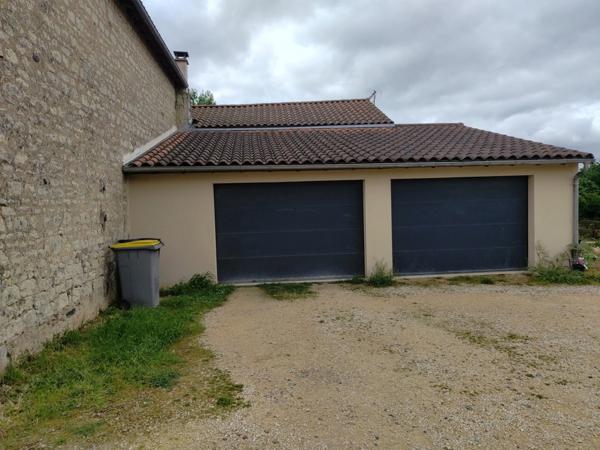 Belle maison en pierre avec dépendance et potentiel locatif sur un terrain de 1100 m² Beaumont Saint Cyr