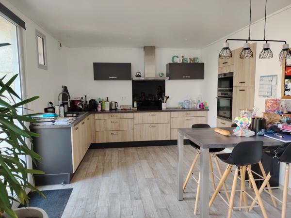Belle maison en pierre avec dépendance et potentiel locatif sur un terrain de 1100 m² Beaumont Saint Cyr