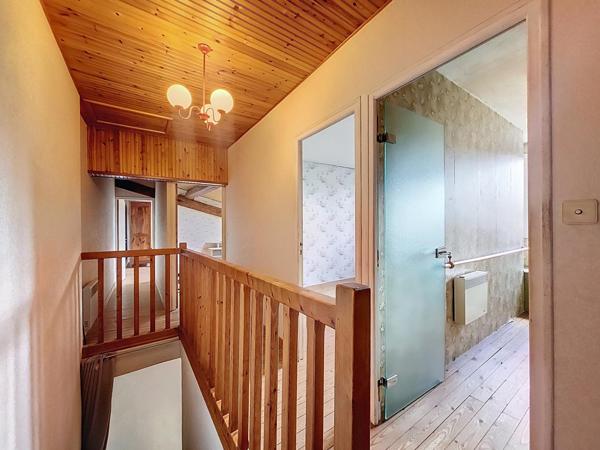 Fort potentiel pour cet ensemble immobilier comprenant une maison ancienne et un terrain constructible