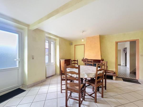 Fort potentiel pour cet ensemble immobilier comprenant une maison ancienne et un terrain constructible