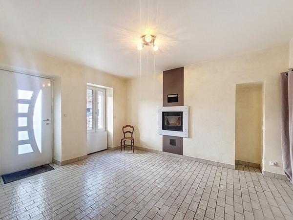Fort potentiel pour cet ensemble immobilier comprenant une maison ancienne et un terrain constructible