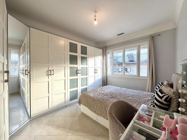 Les olives (13013) MARSEILLE 13013 - Les Olives - Appartement 3/4 pièces de 91m2 avec balcon, parking et garage.