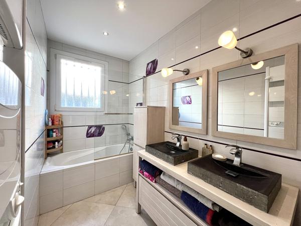 Les olives (13013) MARSEILLE 13013 - Les Olives - Appartement 3/4 pièces de 91m2 avec balcon, parking et garage.