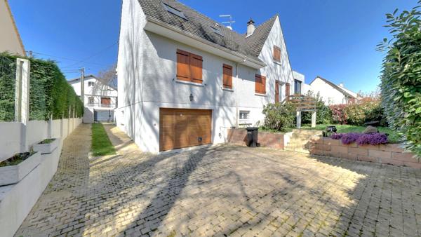 Maison sur sous-sol total a fort potentiel !!!!