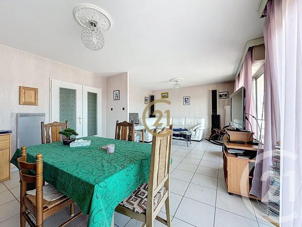 Appartement F4 à vendre  4 pièces - 90,18 m2 LURE - 70