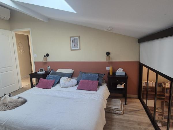 Belle et grande maison de ville