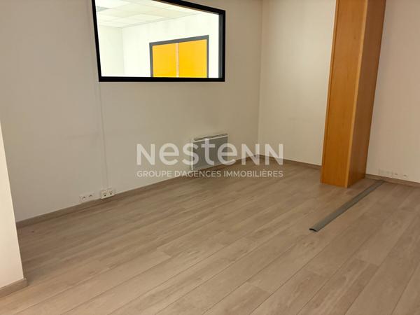 Local commercial Theix Noyalo 370 m2 pleine vue 4 voies