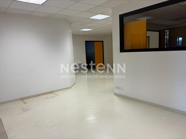 Local commercial Theix Noyalo 370 m2 pleine vue 4 voies