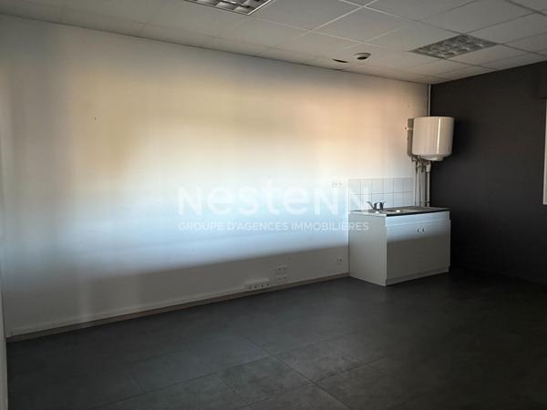 Local commercial Theix Noyalo 370 m2 pleine vue 4 voies