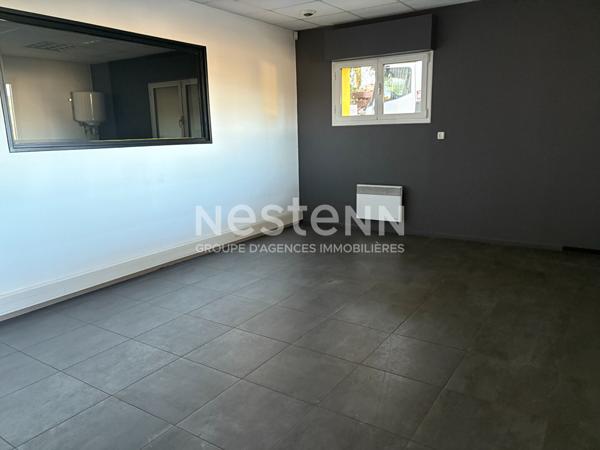Local commercial Theix Noyalo 370 m2 pleine vue 4 voies