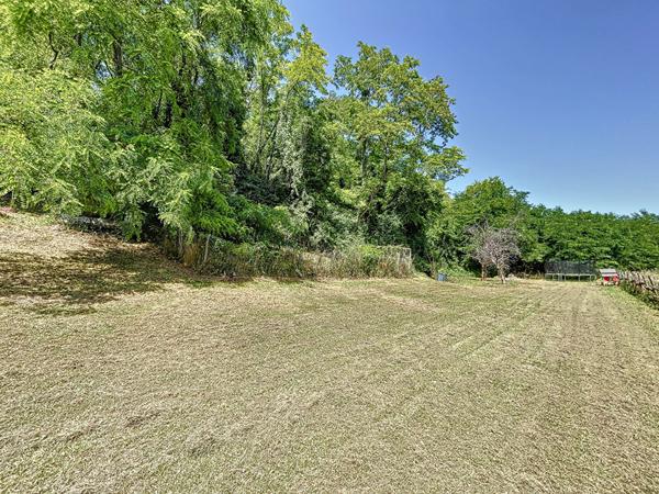PAMIERS : CORPS DE FERME RENOVE SUR UN TERRAIN DE 5730M2
