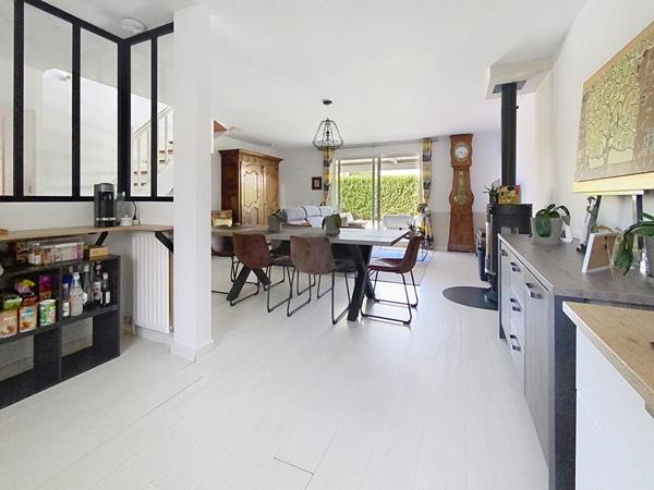 Maison à vendre à Saint Avertin - 5 chambres, piscine et jardin