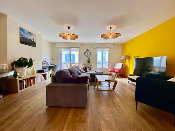 A VENDRE DINAN APPARTEMENT DE TYPE 4, 3 CHAMBRES BALCON ET STATIONNEMENT PRIVATIF
