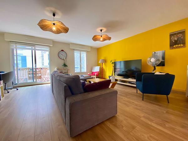 A VENDRE DINAN APPARTEMENT DE TYPE 4, 3 CHAMBRES BALCON ET STATIONNEMENT PRIVATIF