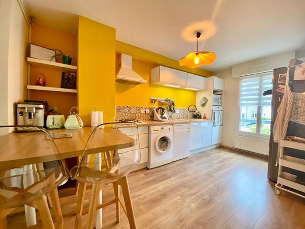 A VENDRE DINAN APPARTEMENT DE TYPE 4, 3 CHAMBRES BALCON ET STATIONNEMENT PRIVATIF