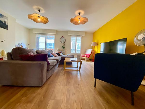 A VENDRE DINAN APPARTEMENT DE TYPE 4, 3 CHAMBRES BALCON ET STATIONNEMENT PRIVATIF