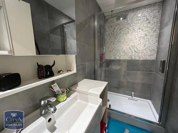 Appartement à louer 5 pièces 97.66m²