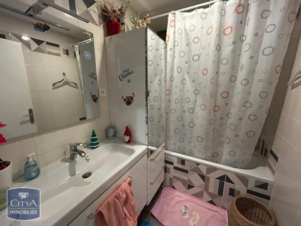 Appartement à louer 5 pièces 97.66m²