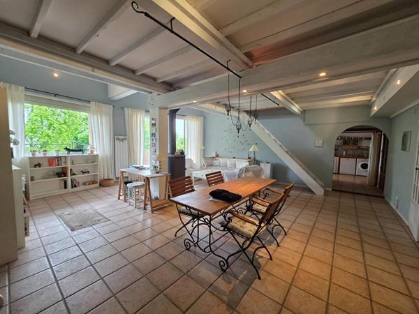EXCLUSIVITE, à ST JURS, Maison de ville de 215 m² avec Terrasses et ateliers d'art (ou garage)