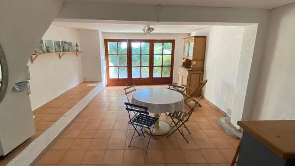 EXCLUSIVITE, à ST JURS, Maison de ville de 215 m² avec Terrasses et ateliers d'art (ou garage)