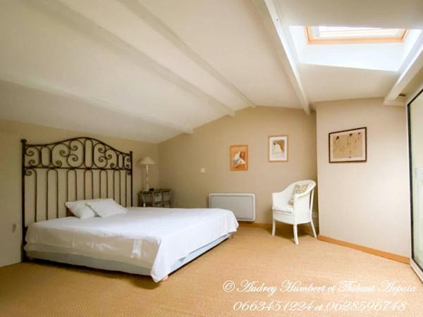 EXCLUSIVITE, à ST JURS, Maison de ville de 215 m² avec Terrasses et ateliers d'art (ou garage)