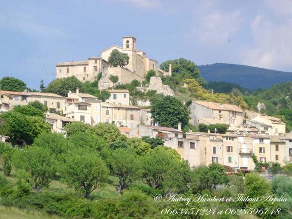 EXCLUSIVITE, à ST JURS, Maison de ville de 215 m² avec Terrasses et ateliers d'art (ou garage)