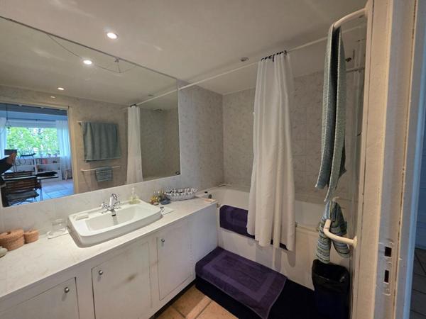 EXCLUSIVITE, à ST JURS, Maison de ville de 215 m² avec Terrasses et ateliers d'art (ou garage)